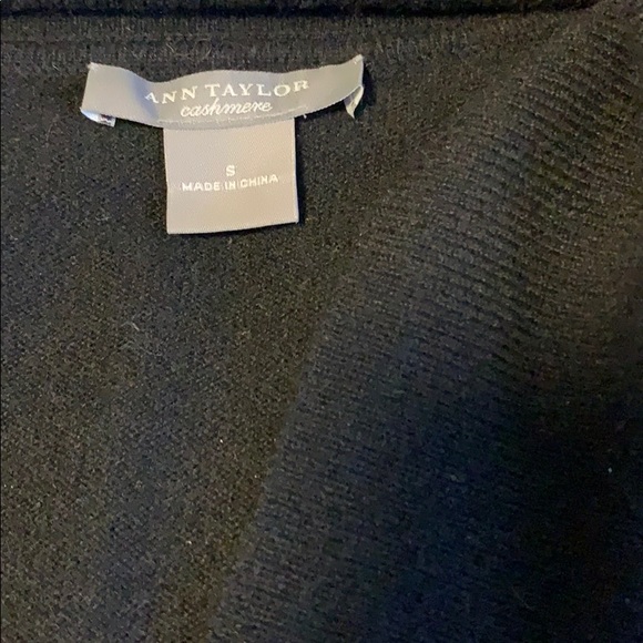 Small Ann Taylor cashmere sweater - Picture 2 of 3